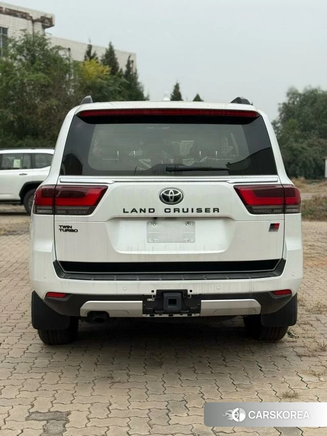 Toyota Land Cruiser (imported) 2025 Белый из Китая, фото 3