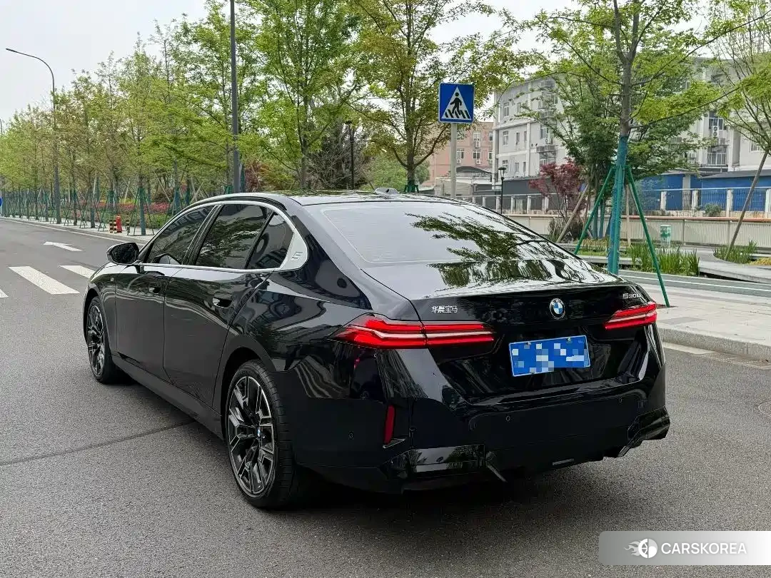 BMW 5 series 2026 Черный из Китая, фото 3
