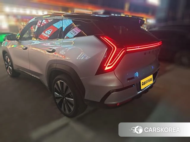 Geely Automobile Boyue L 2025 Серебристо-серый из Китая, фото 3