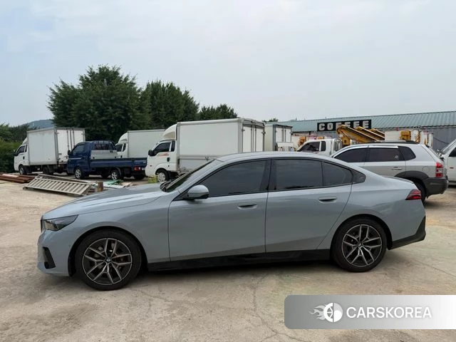 BMW 5 Series (G60) id 4527455 из Кореи 8