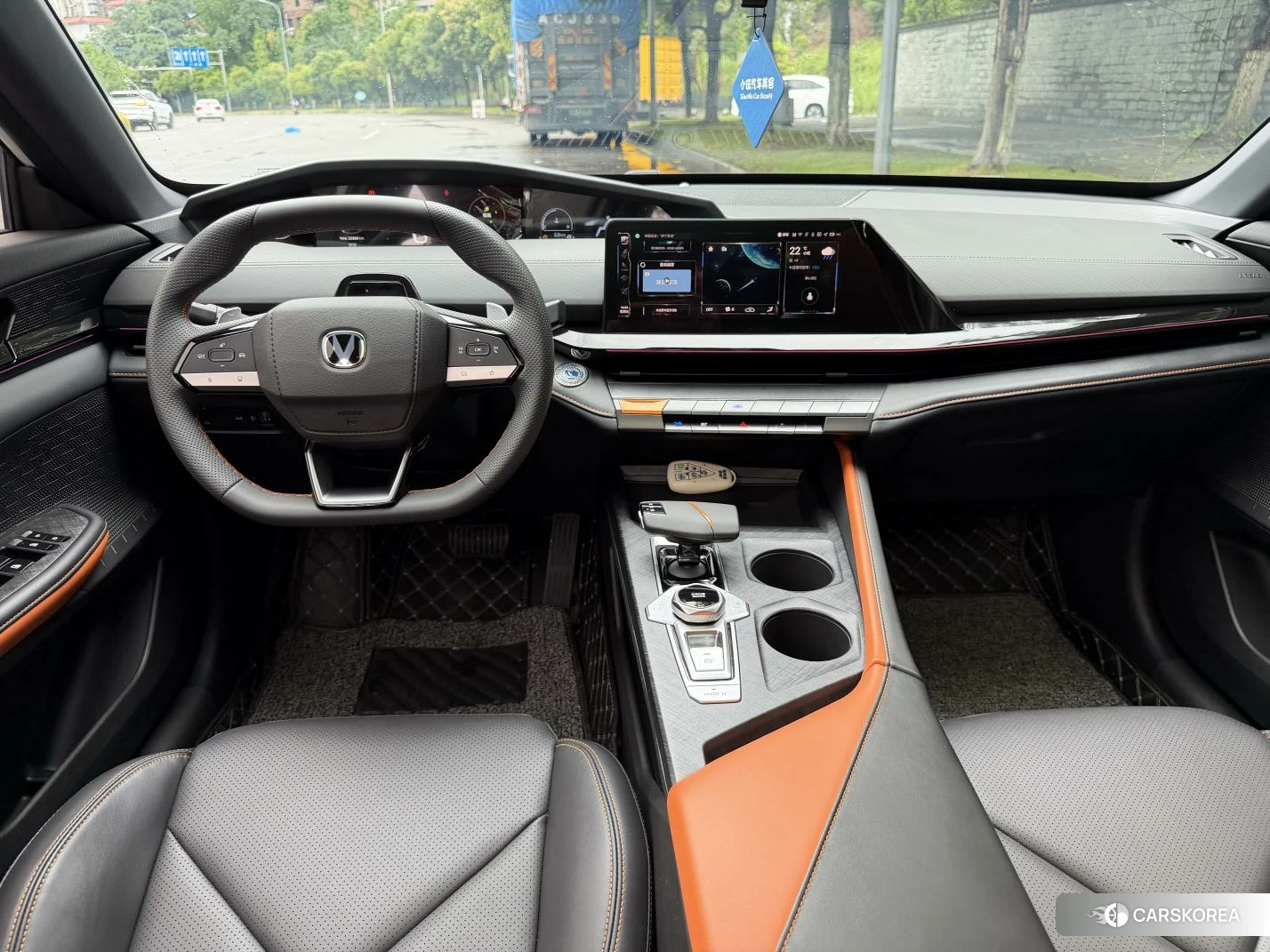 Chang'an UNI-V 2023 Белый из Китая, фото 3