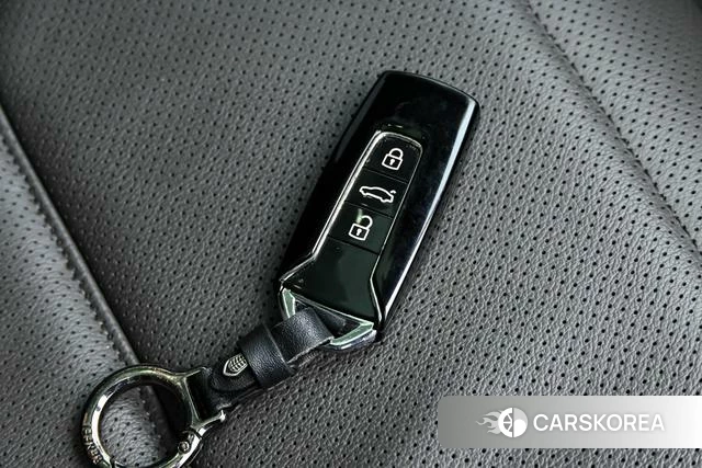 Volkswagen Touareg id 4275472 из Китая 13