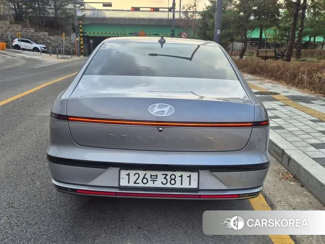 Hyundai Grandeur Hybrid (GN7) 2023 Серебристо-серый из Кореи, фото 5