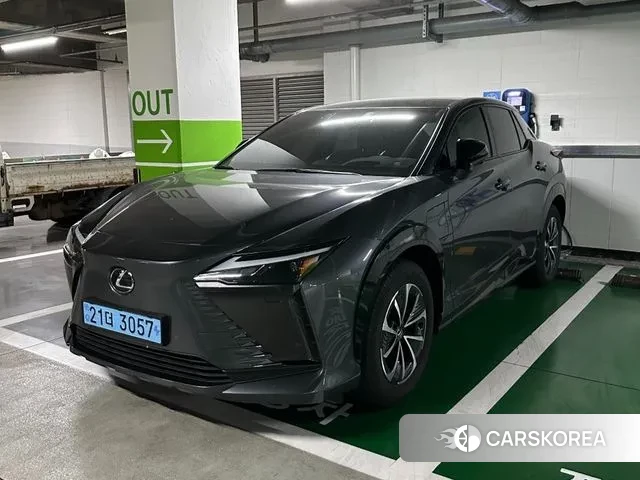 Lexus RZ450e id 3695618 из Кореи 13