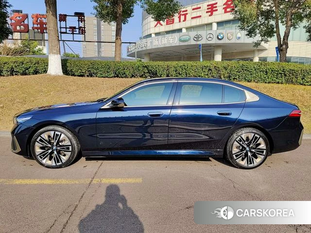 BMW 5 series 2024 Черный из Китая, фото 3