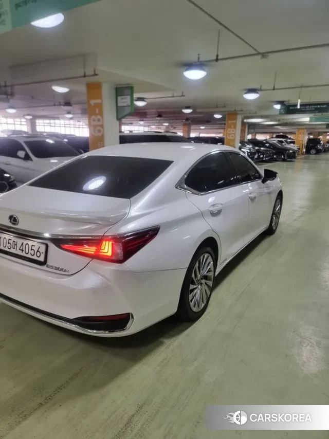 Lexus ES300h 7th generation 2020 Белый из Кореи, фото 6