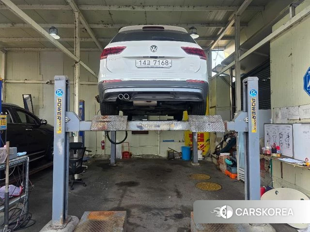 Volkswagen Tiguan second Generation 2018 Белый из Кореи, фото 3