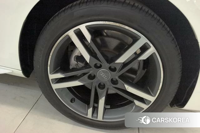 Audi A4L id 4260787 из Китая 10