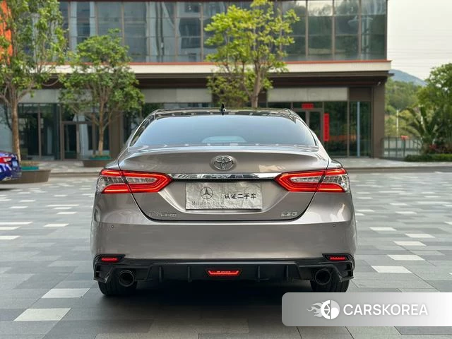 Toyota Camry 2023 Серебристо-серый из Китая, фото 4