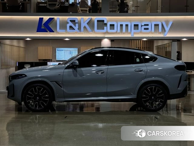 BMW X6 (G06) 2026 Светло-серебряный цвет из Кореи, фото 3