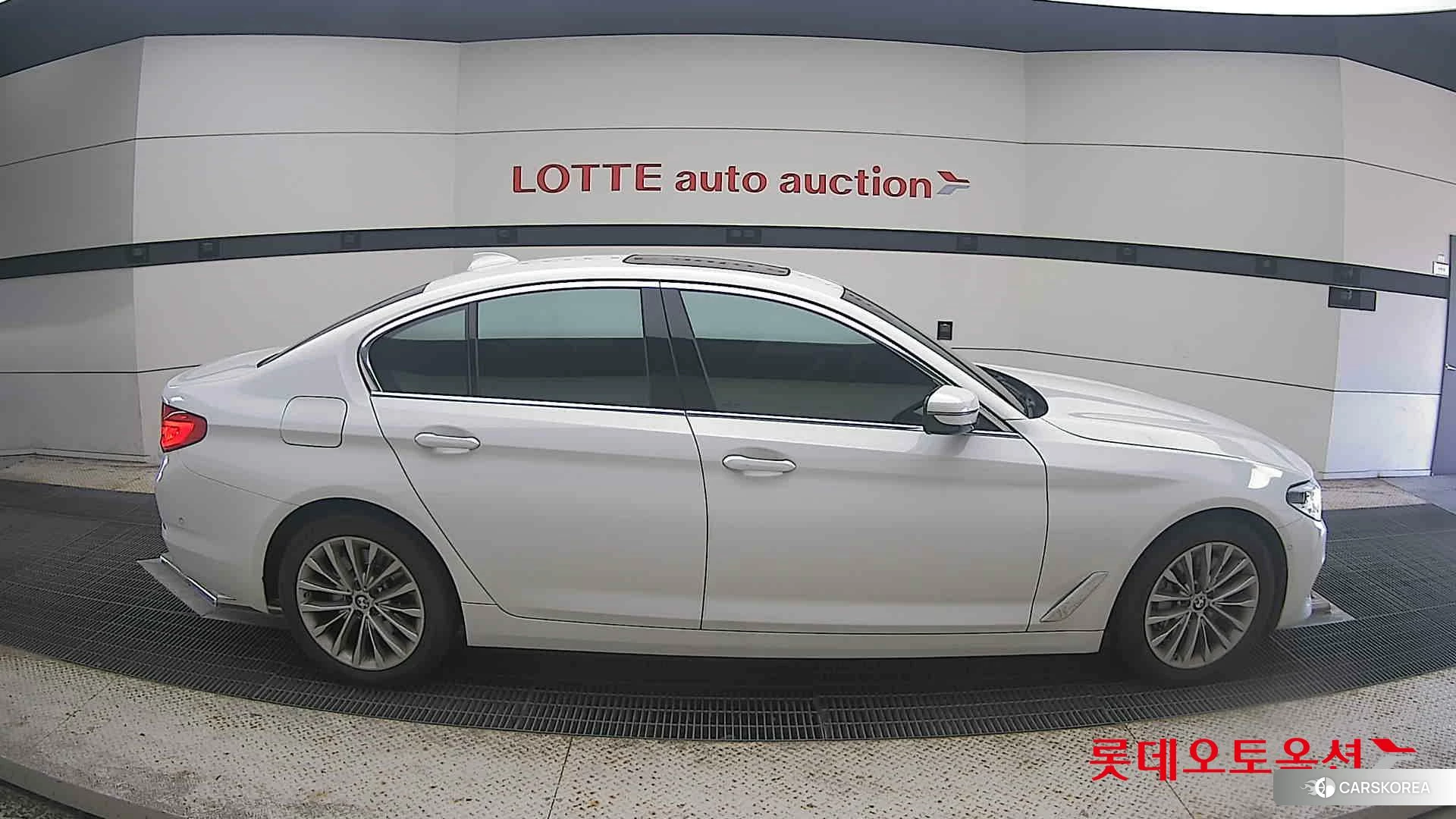 BMW  530i Luxury id 4902319 из Кореи 23