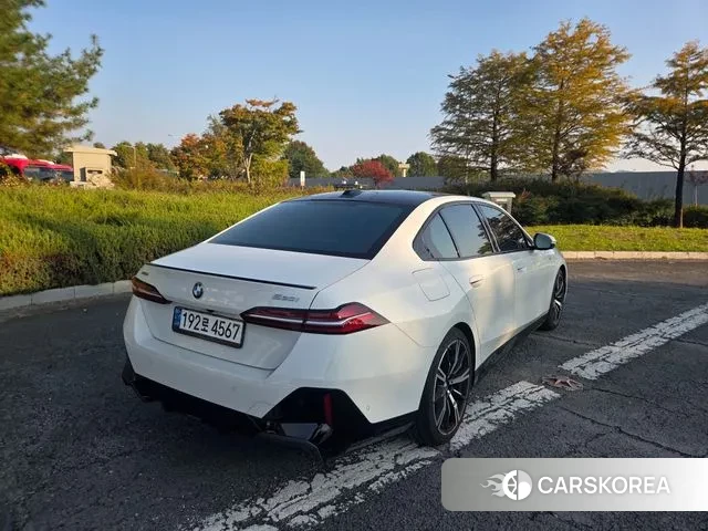 BMW 5 Series (G60) id 3299902 из Кореи 13