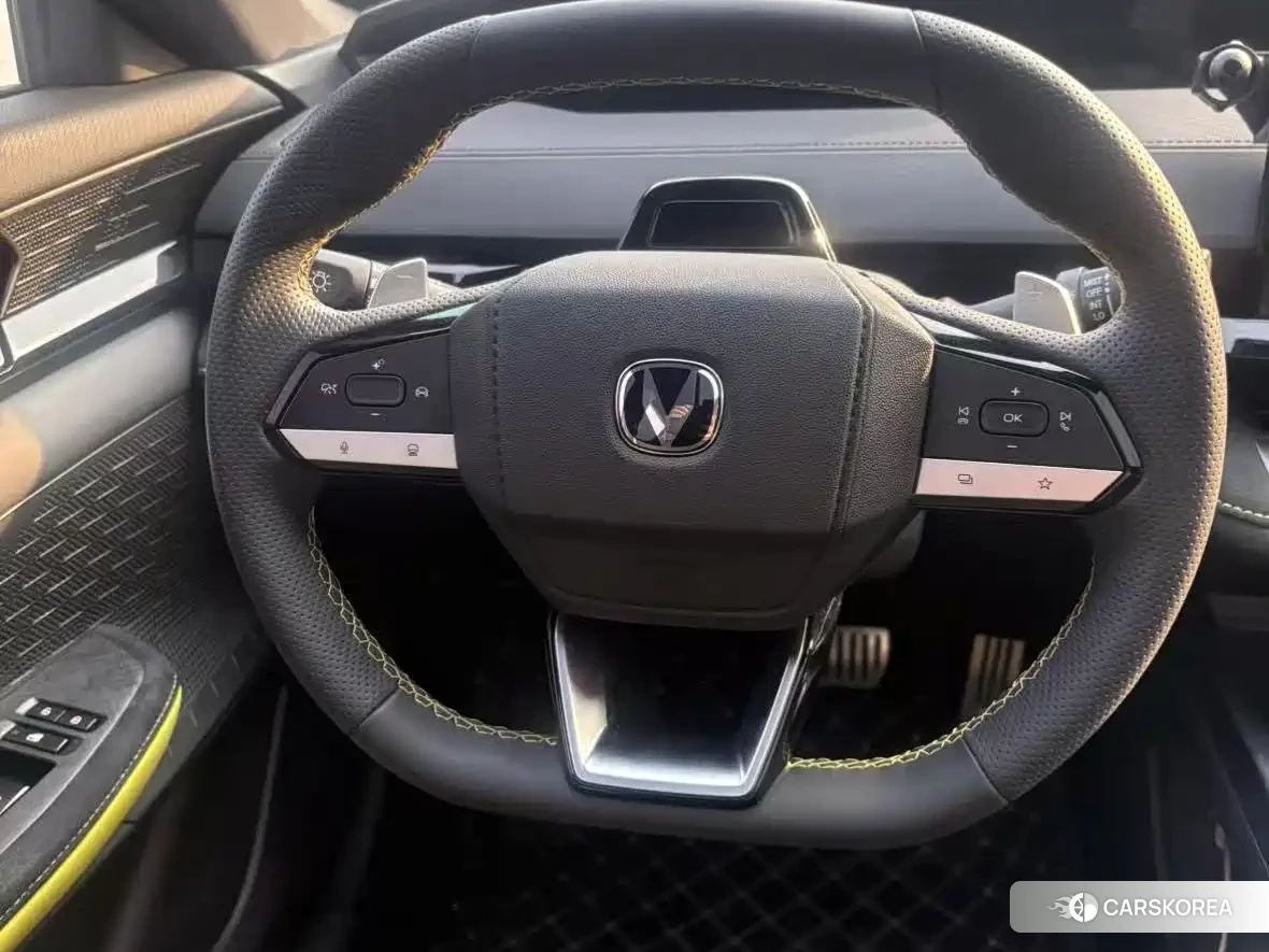 Chang'an UNI-V 2023 Silver/gray из Китая, фото 6
