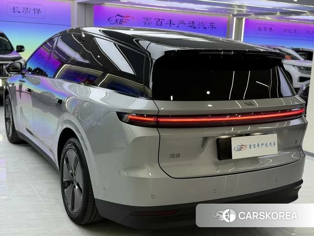 Ideal car Ideal i8 2025 Серебристо-серый из Китая, фото 6