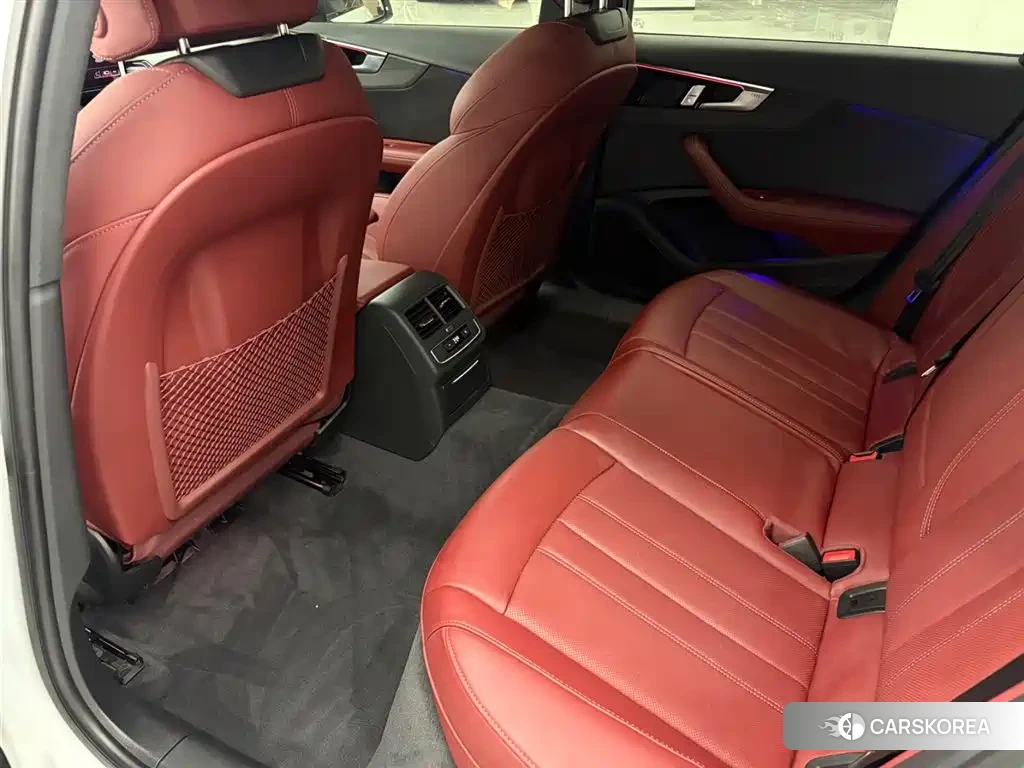 Audi A4L id 4622387 из Китая 7