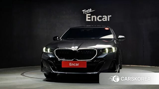 BMW 5 Series (G60) id 4578466 из Кореи 23
