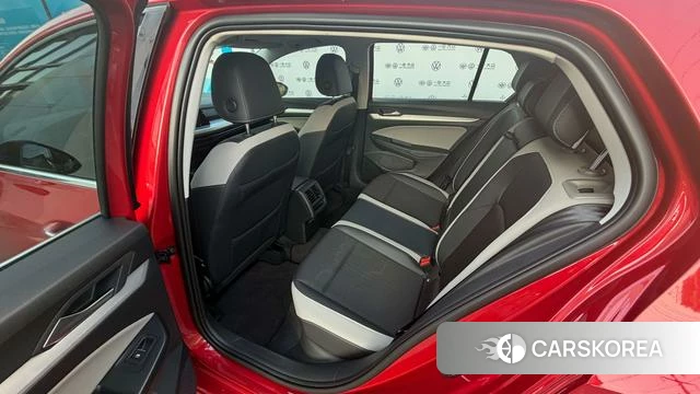 Volkswagen Golf 2023 Красный из Китая, фото 3