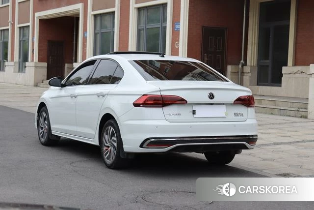 Volkswagen Bora 2023 Белый из Китая, фото 3