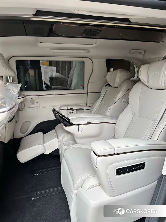 Lexus LM id 4301418 из Китая 12