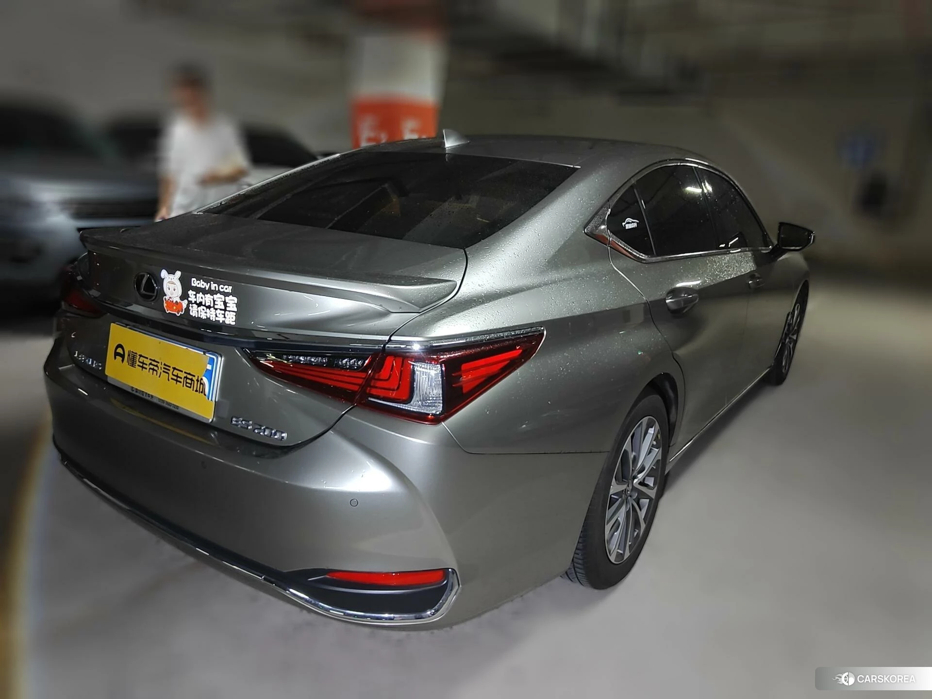 Lexus ES id 4461944 из Китая 14