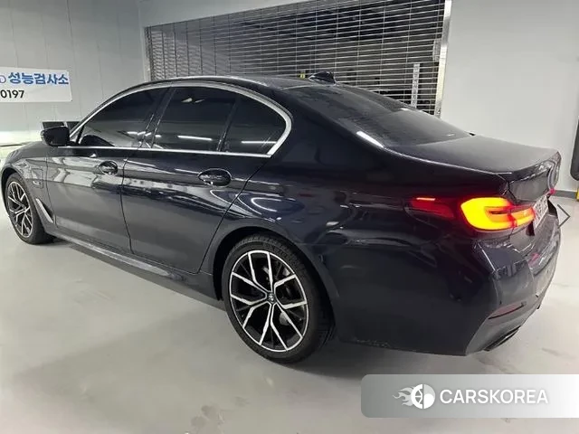 BMW 5 Series (G30) 2022 Черный из Кореи, фото 3