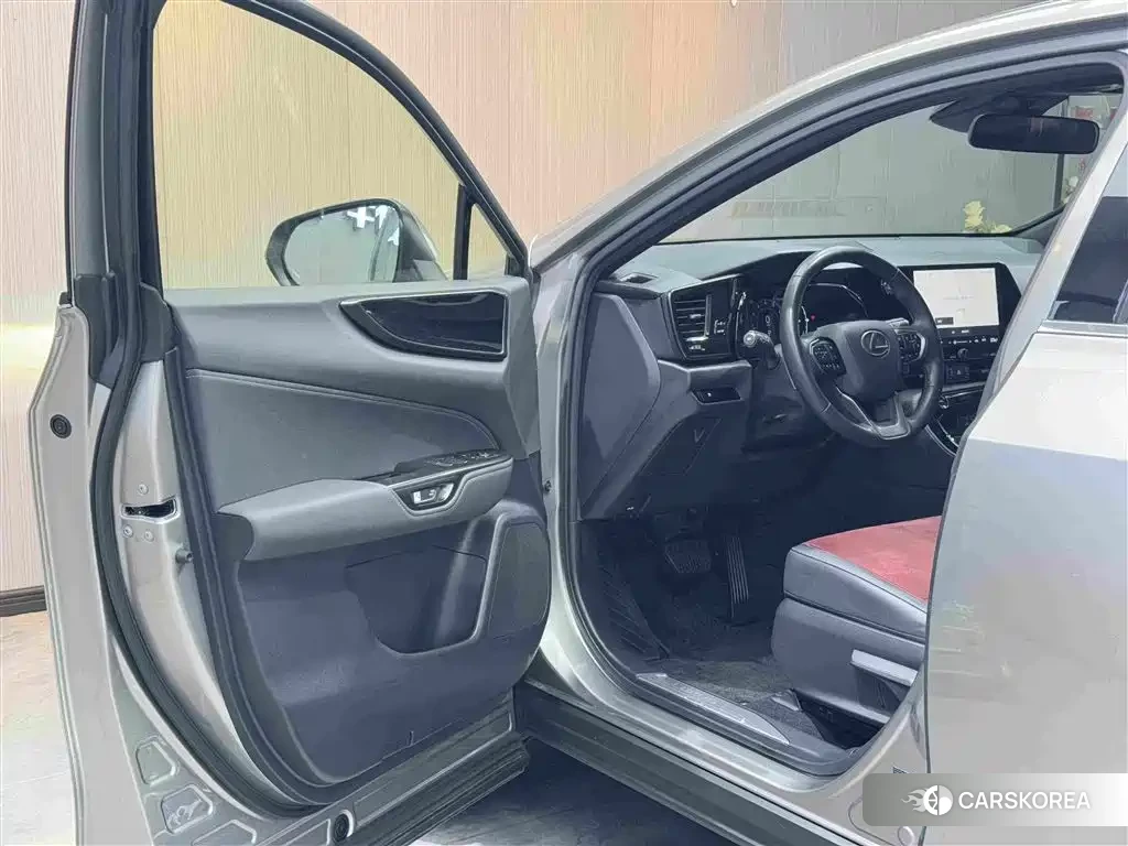 Lexus NX id 4628303 из Китая 16