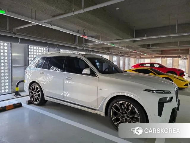 BMW X7 (G07) 2025 Белый из Кореи, фото 3