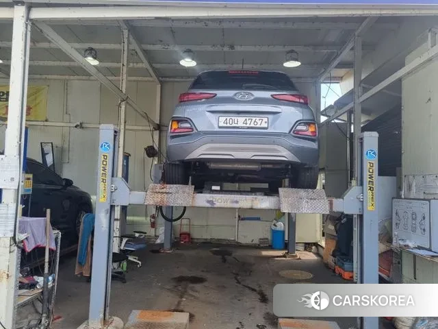 Hyundai Kona 2018 Серебристо-серый из Кореи, фото 3