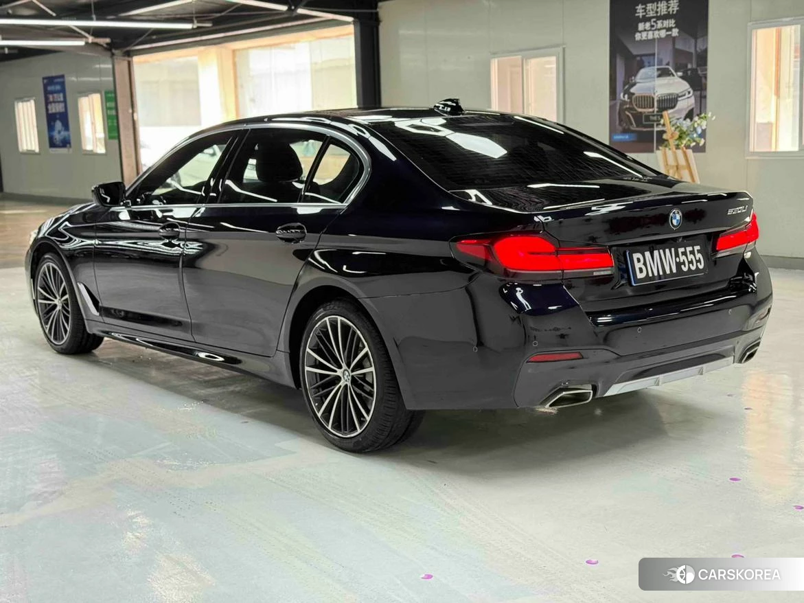 BMW 5 series 2021 Черный из Китая, фото 3