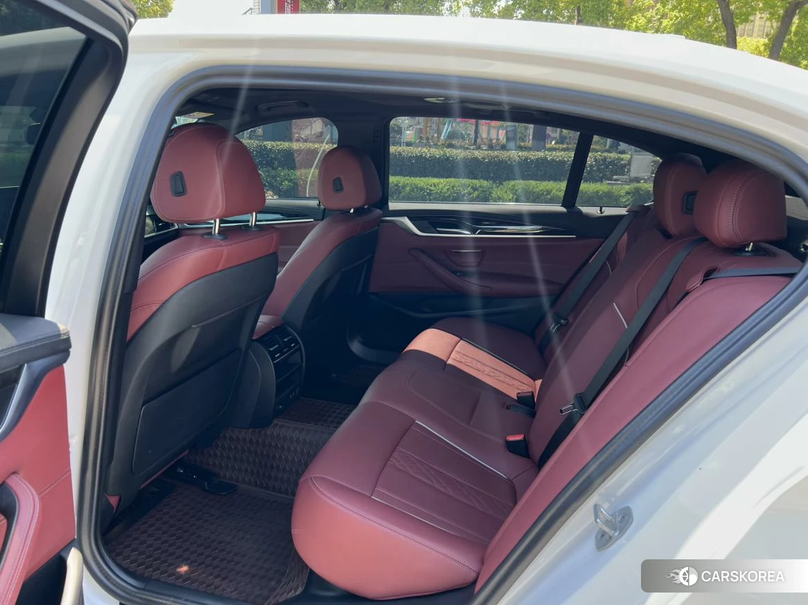 BMW 5 series 2022 Белый из Китая, фото 3