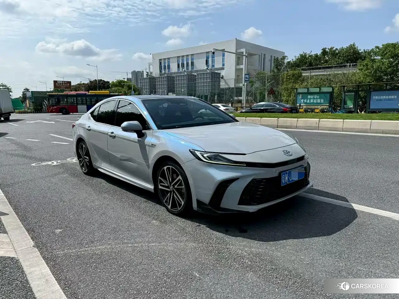 Toyota Camry 2024 Silver/gray из Китая, фото 3