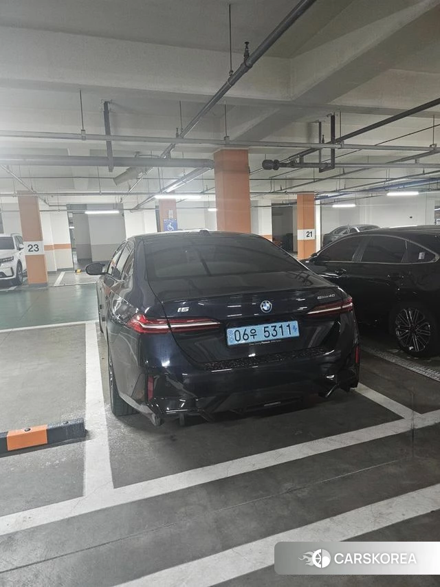 BMW i5 (G60) 2023 Черный из Кореи, фото 3