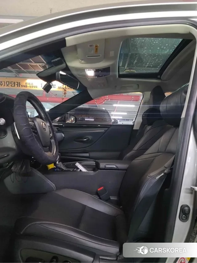 Lexus ES300h 7th generation 2019 Серебристо-серый из Кореи, фото 3