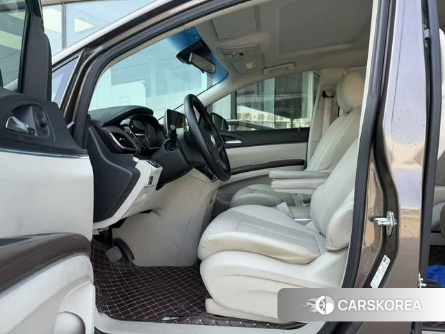 Buick GL8 2023 Коричневый из Китая, фото 3