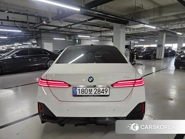 BMW 5 Series (G60) 2025 Белый из Кореи, фото 5