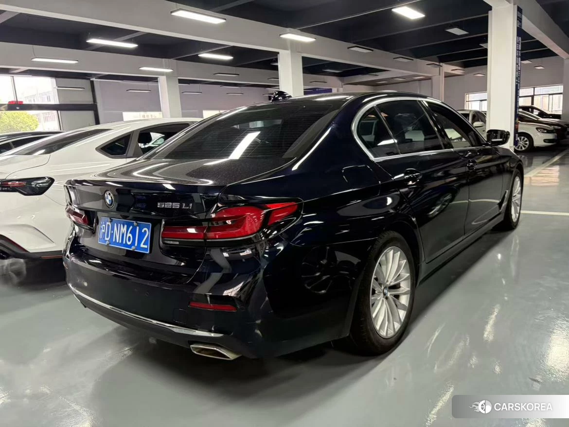 BMW 5 series 2020 Черный из Китая, фото 3