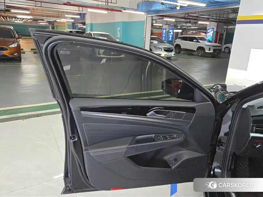 Volkswagen Passat id 4553678 из Китая 9
