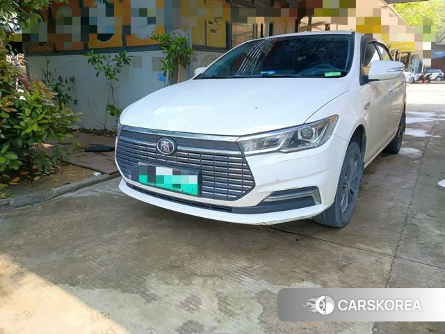 BYD Qin Yu 2023 Белый из Китая, фото 4