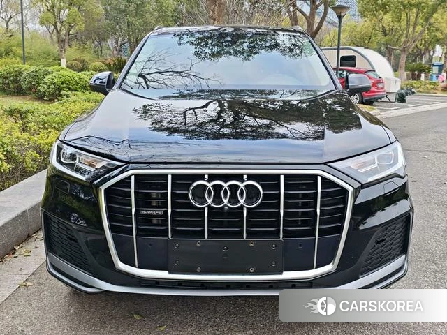 Audi Q7 2023 Черный из Китая, фото 4