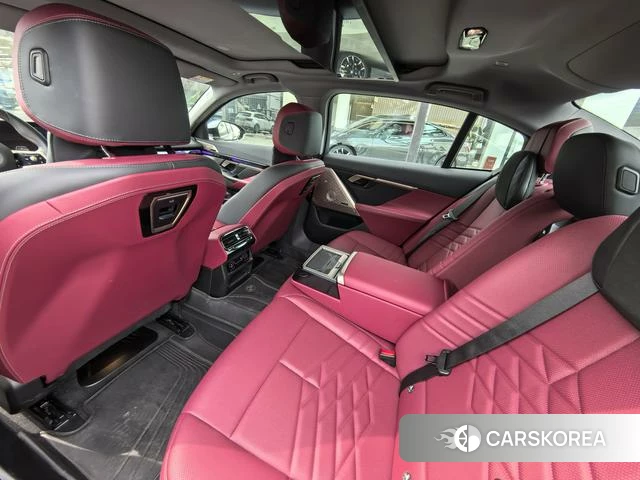 BMW 5 series 2025 Черный из Китая, фото 3
