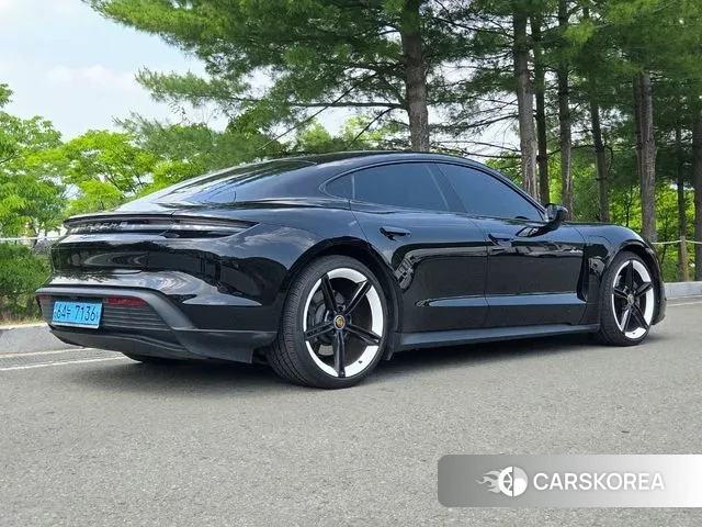 Porsche Taycan id 3338901 из Кореи 13