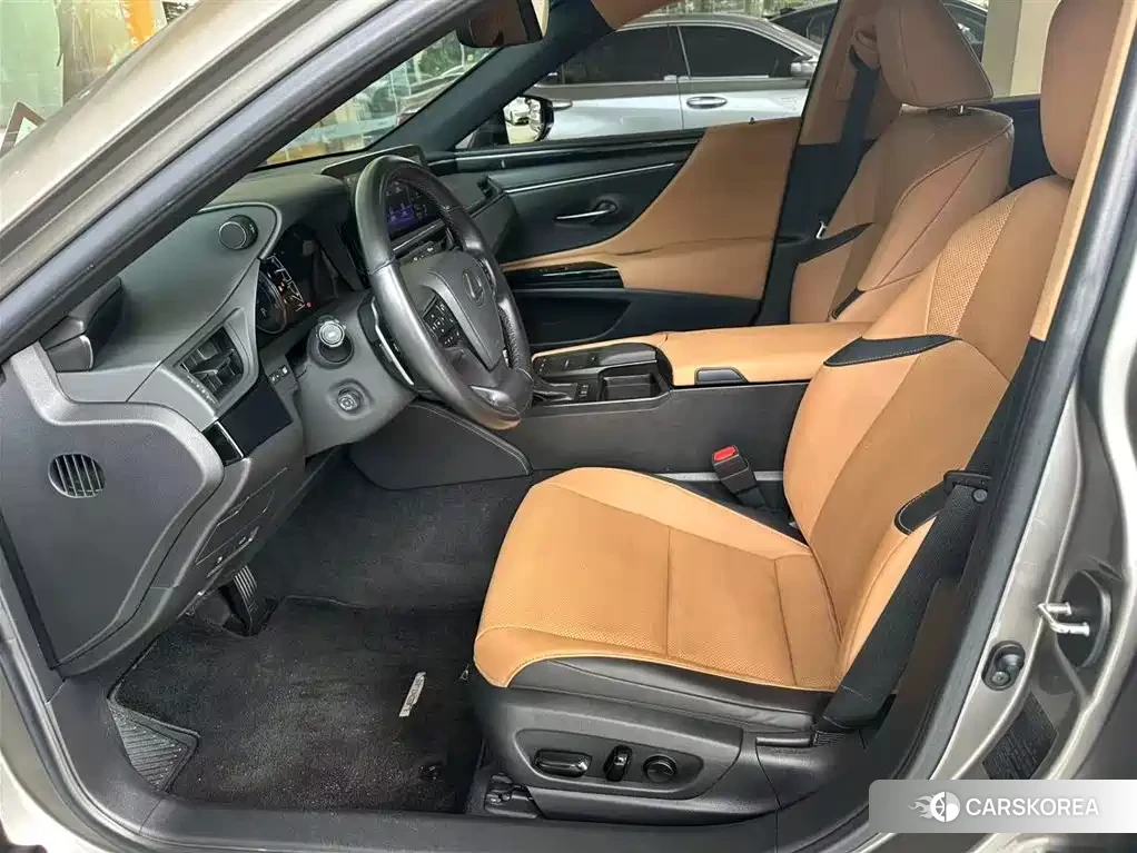 Lexus ES 2022 Silver/gray из Китая, фото 3