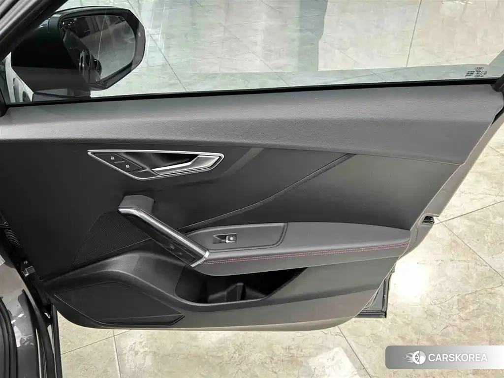 Audi Q2L id 4628405 из Китая 16