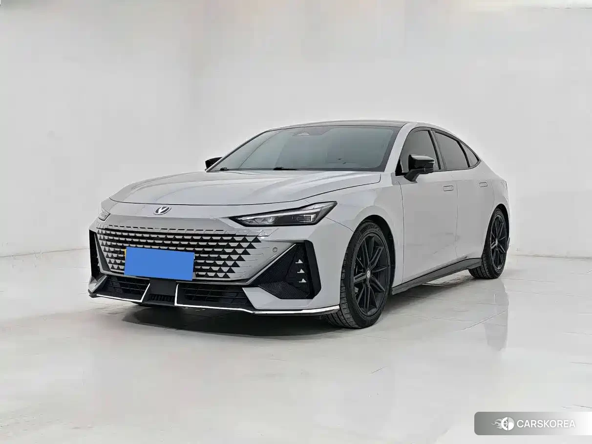Chang'an UNI-V 2023 Silver/gray из Китая, фото 6