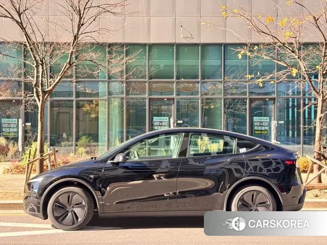 Tesla Model Y 2025 Черный из Кореи, фото 5