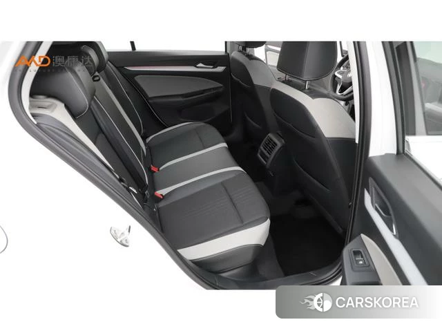 Volkswagen Golf 2024 Белый из Китая, фото 3