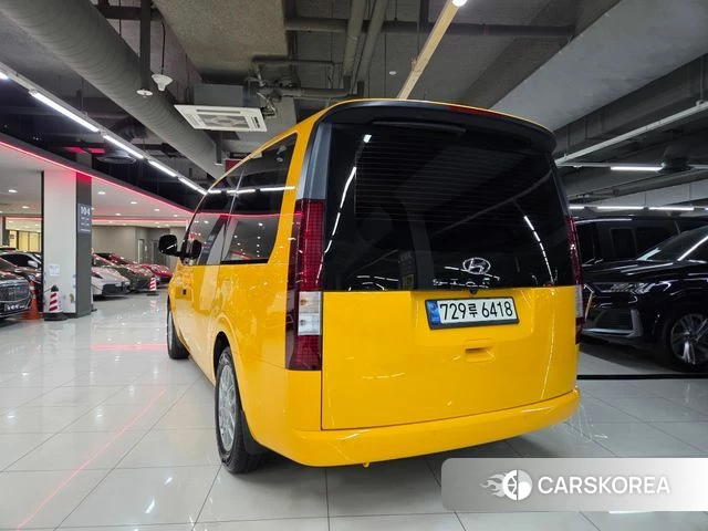 Hyundai Staria 2022 Желтый из Кореи, фото 5