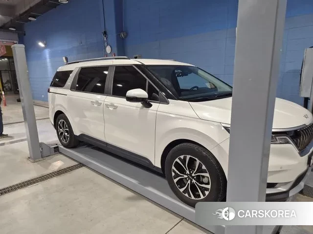 Kia Carnival 4th generation 2023 Белый из Кореи, фото 3
