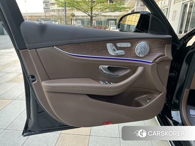 Mercedes-Benz E-class id 4260890 из Китая 19