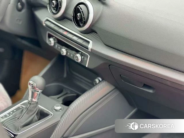Audi Q2L id 4341698 из Китая 19